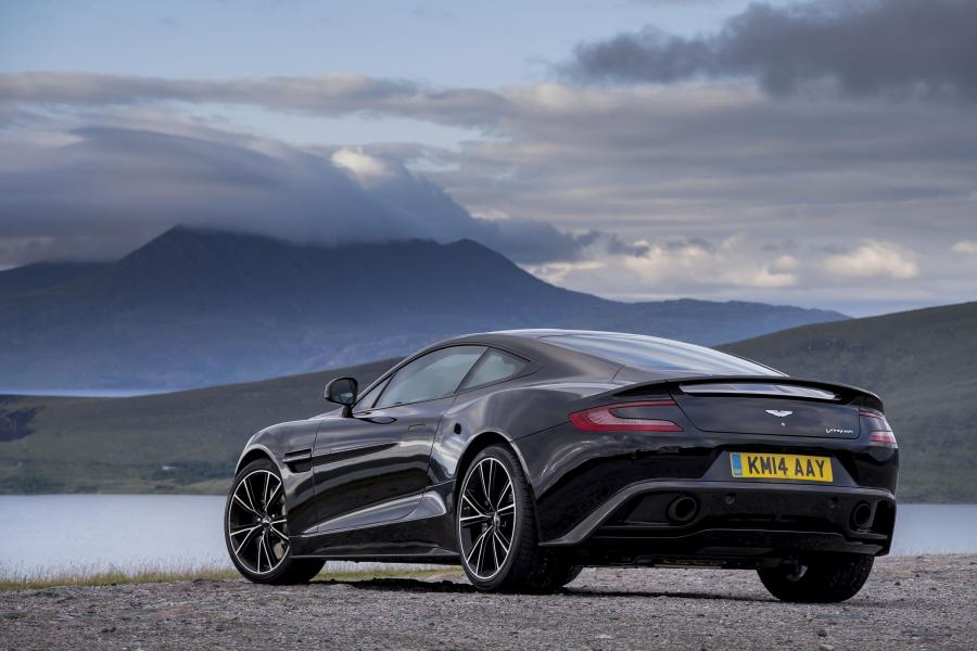  Aston Martin Vanquish Carbon Black 2014 года  (фото 25 из 30)